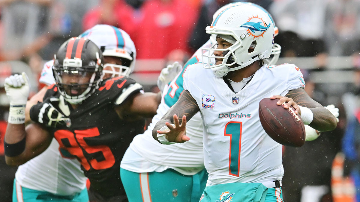 Miami Dolphins quarterback Tua Tagovailoa (1) throws a pass during the first half against the Cleveland Browns at Huntington Bank Field.