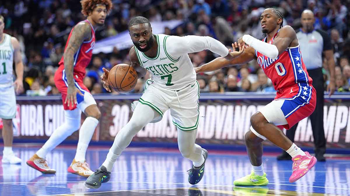 Boston Celtics forward Jaylen Brown (7) drives against Philadelphia 76ers guard Tyrese Maxey (0) in the first quarter at Xfinity Mobile Arena.