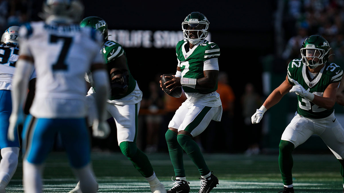 New York Jets quarterback Tyrod Taylor (2) watches the play during a game against the Carolina Panthers at MetLife Stadium, Oct 19, 2025, East Rutherford, NJ, USA.