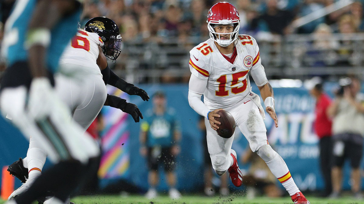 Kansas City Chiefs quarterback Patrick Mahomes (15) scrambles during the first half against the Jacksonville Jaguars at EverBank Stadium.