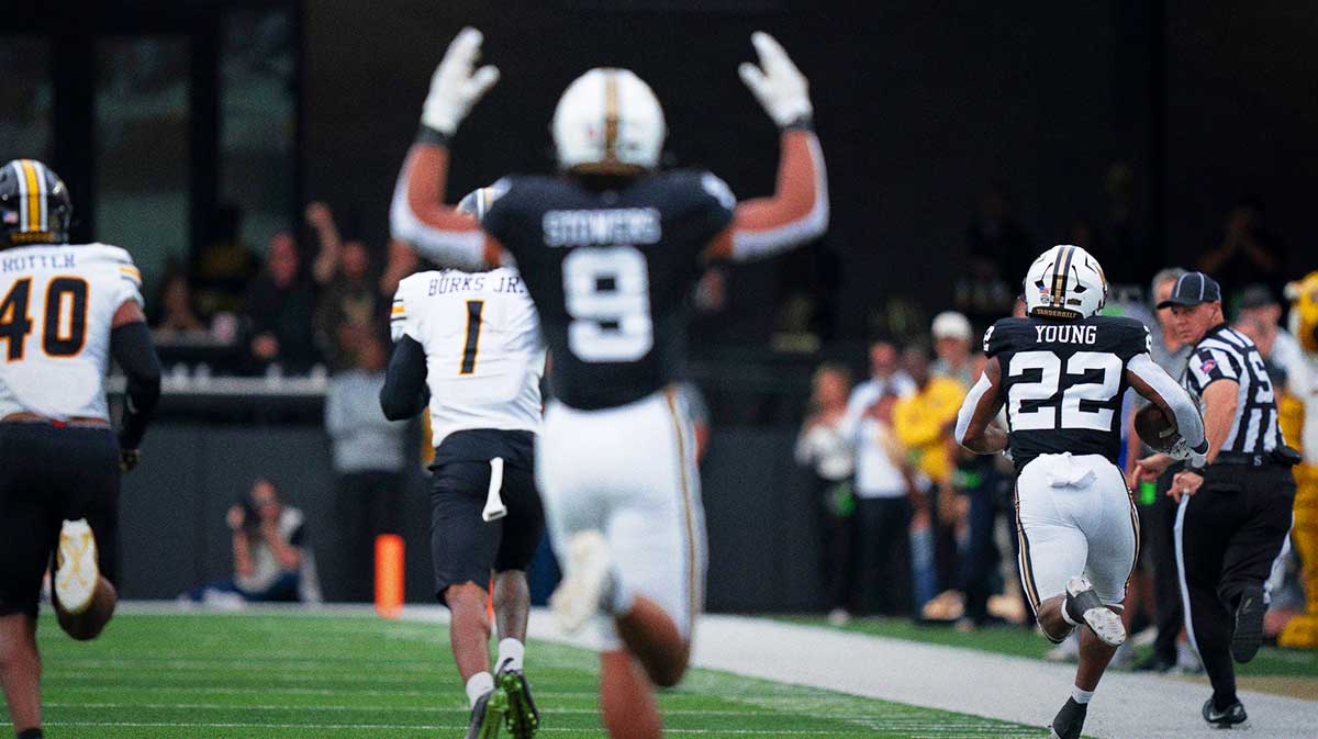 Vanderbilt's Makhilyn Young (22) turns the corner against Missouri in the second half of their game at FirstBank Stadium in Nashville, Tenn., Saturday, Oct. 25, 2025. Young was able to score a long touchdown.