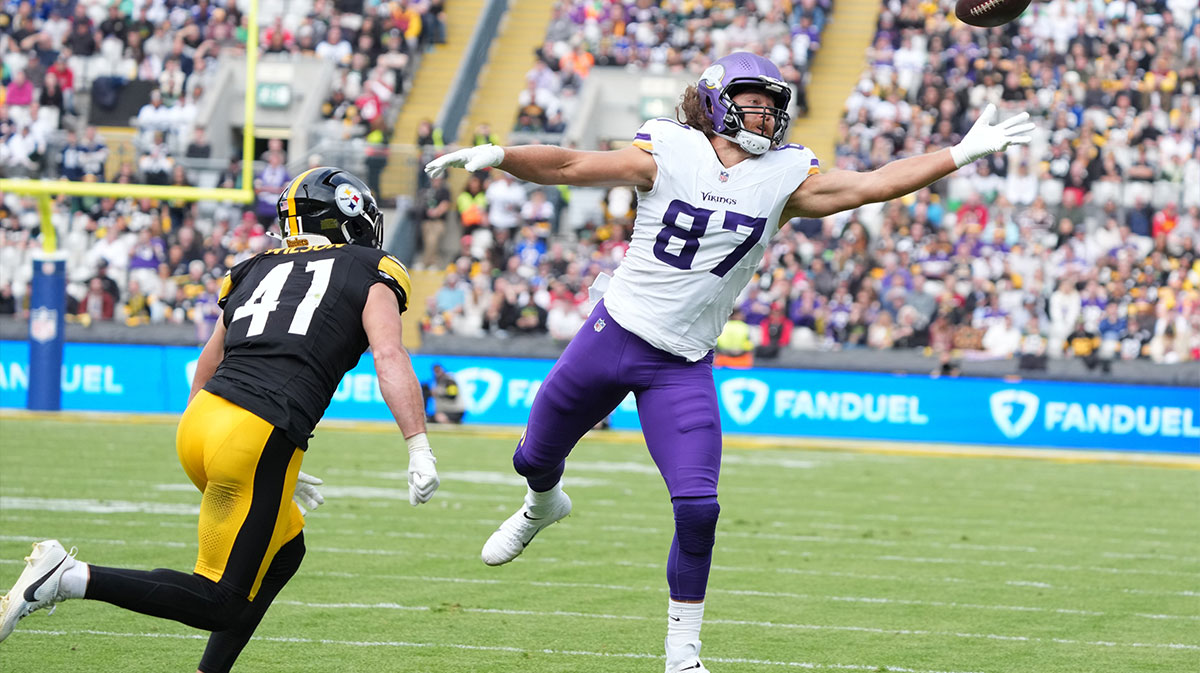 Vikings’ T.J. Hockenson reveals 2 refs think controversial overturned TD call was BS