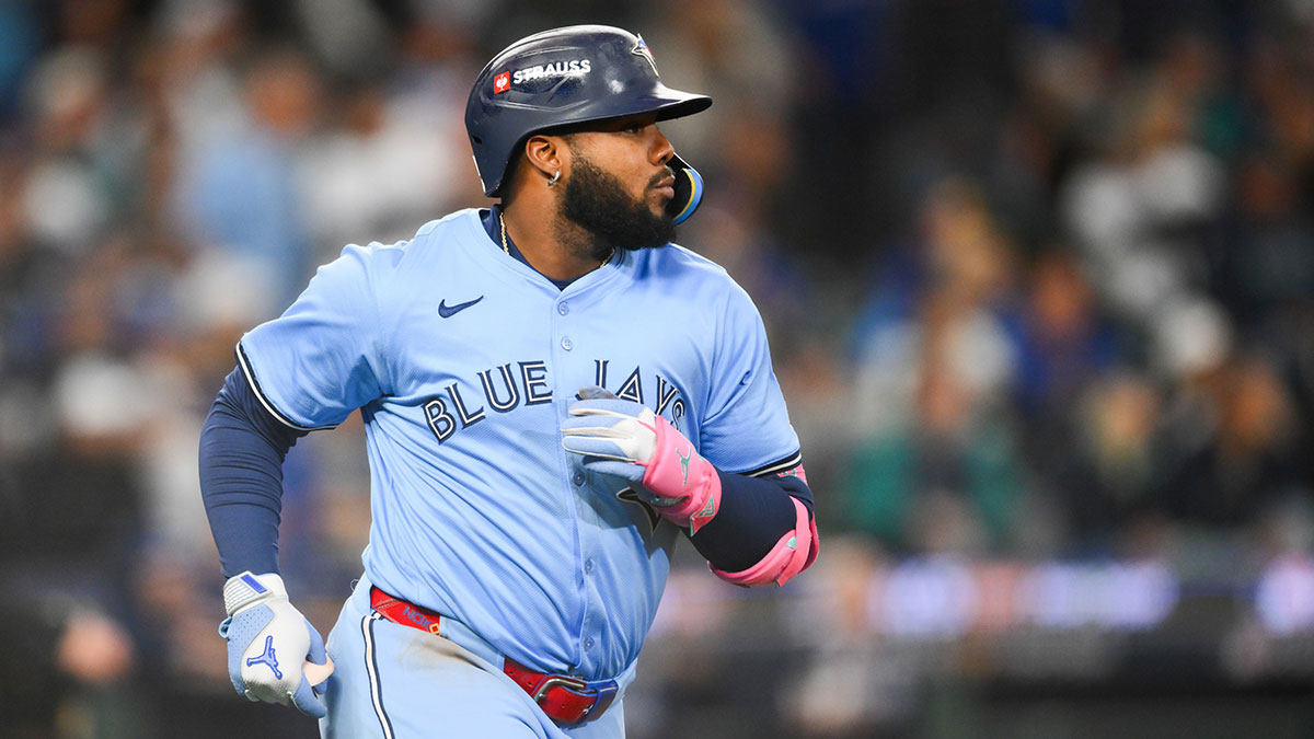 Blue Jays’ unreal Game 3 ALCS offense has fans going bonkers