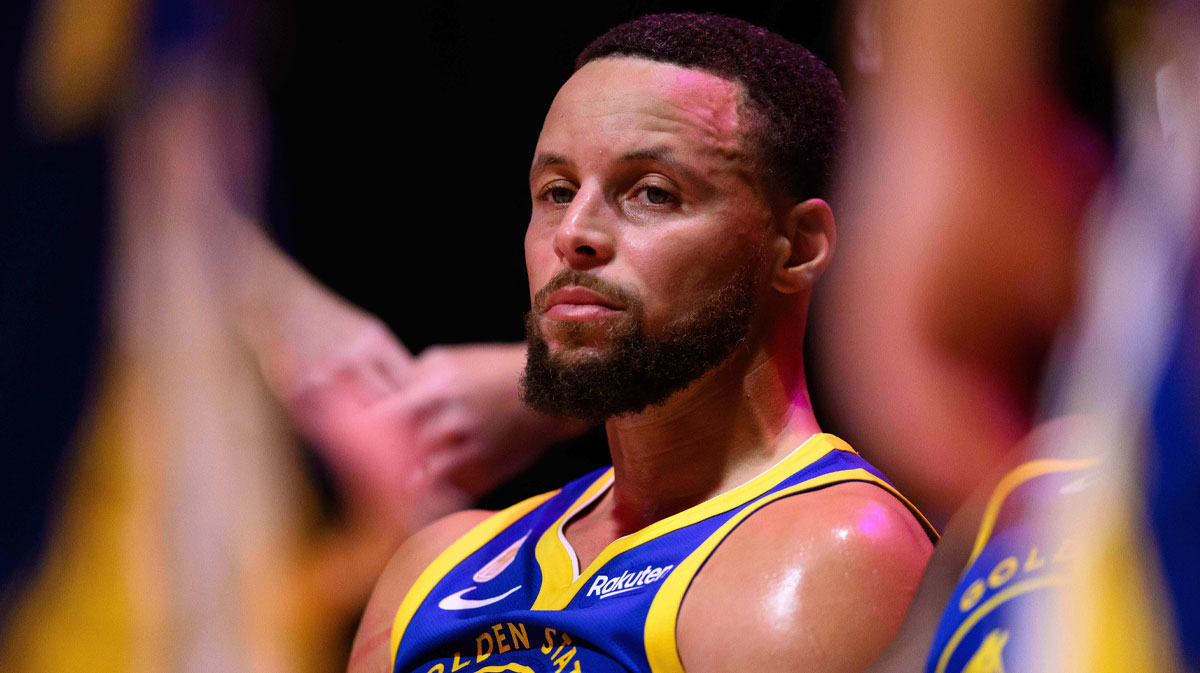 Golden State Warriors guard Stephen Curry (30) during a timeout in the second half against the Los Angeles Lakers at Crypto.com Arena.