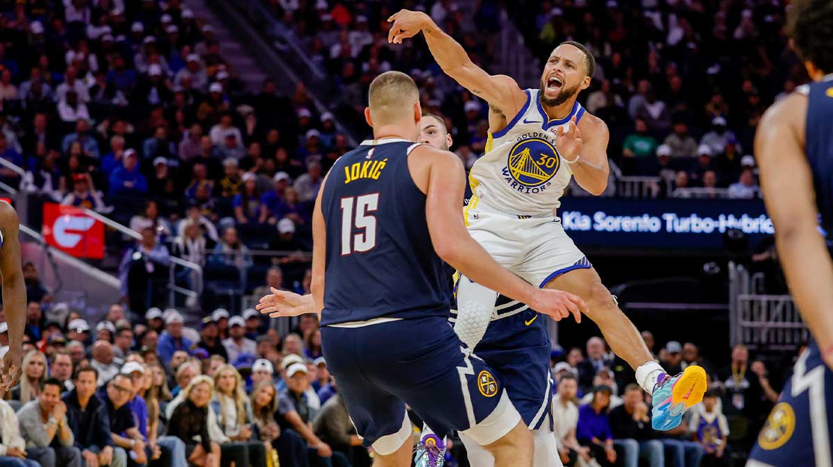Warriors guard Stephen Curry (30) puts up a shot
