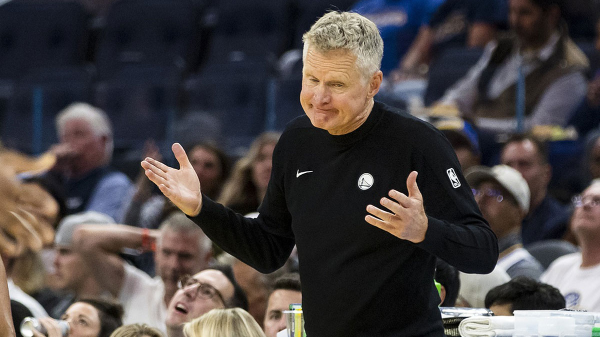 Warriors head coach Steve Kerr reacts during the fourth quarter against the Portland Trail Blazers at Chase Center with Warriors GM Mike Dunleavy Jr. in the background