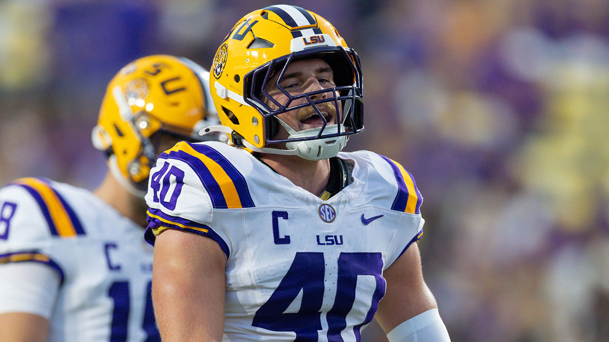 LSU Tigers linebacker Whit Weeks (40) against the South Carolina Gamecocks during the first half at Tiger Stadium.