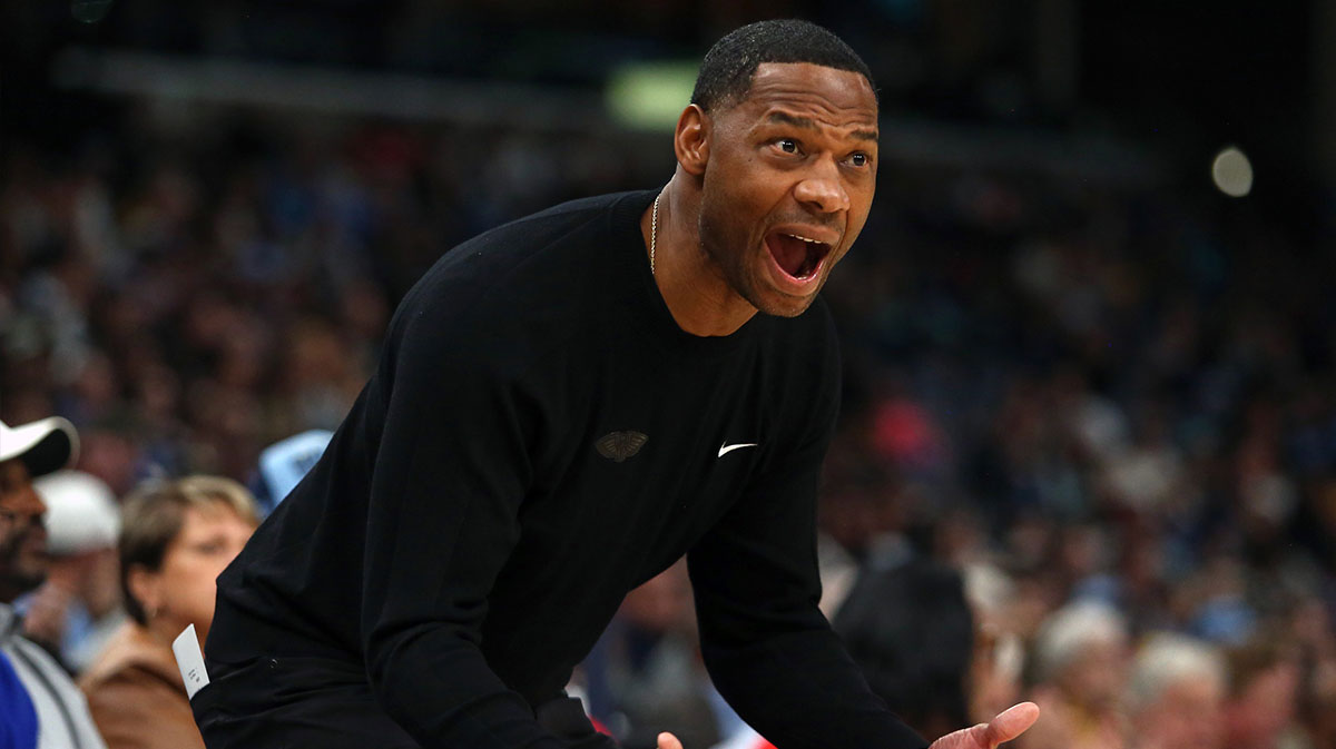 New Orleans Pelicans head coach Willie Green reacts during the second quarter against the Memphis Grizzlies at FedExForum.
