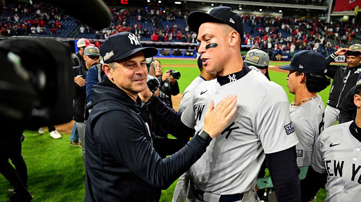 Yankees manager Aaron Boone (17) and outfielder Aaron Judge (99) celebrate