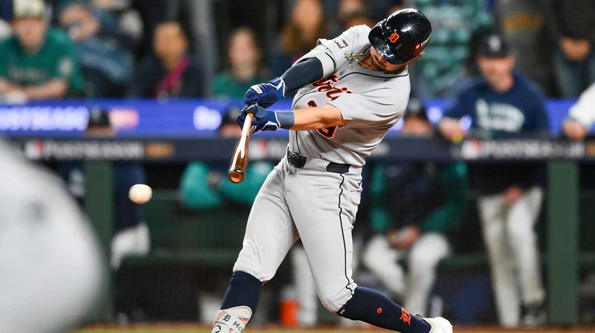 Detroit Tigers third baseman Zach McKinstry (39) hits an RBI single in the eleventh inning against the Seattle Mariners during game one of the ALDS round for the 2025 MLB playoffs at T-Mobile Park.