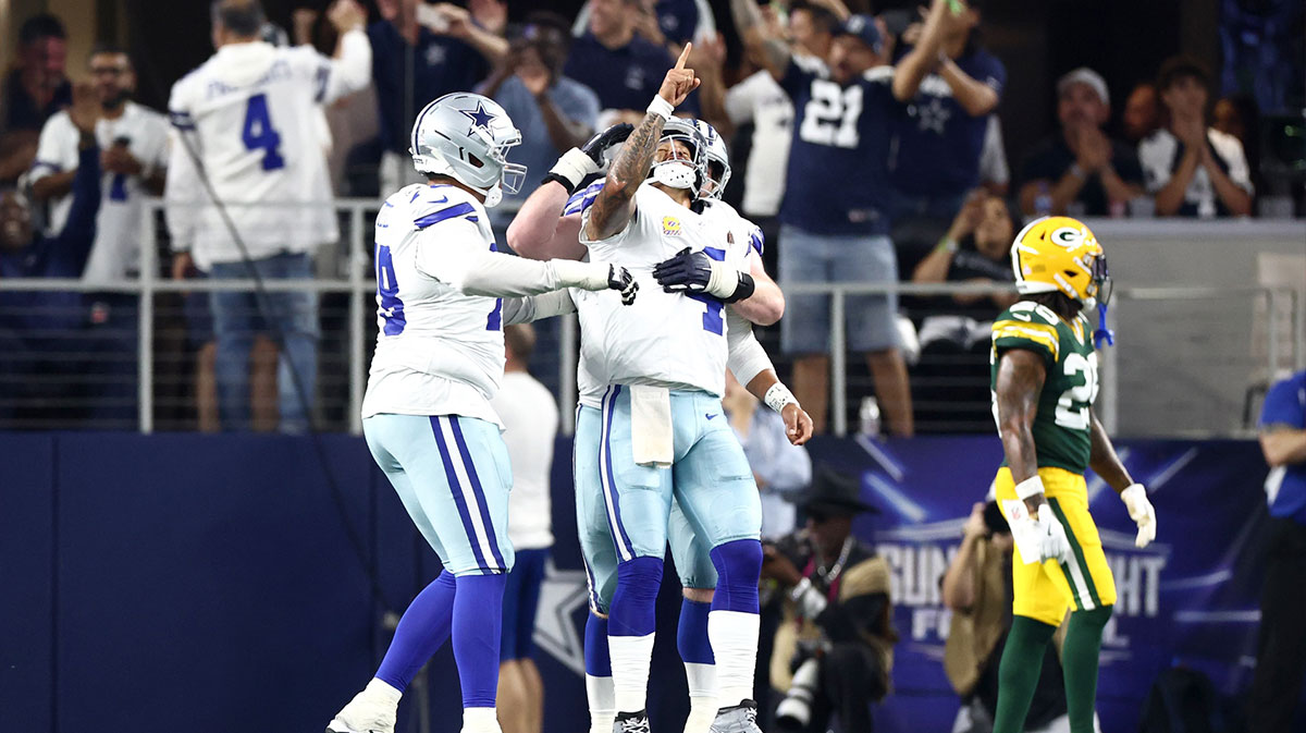 Dallas Cowboys quarterback Dak Prescott (4) celebrates in the third quarter against the Green Bay Packers at AT&T Stadium. Mandatory Credit: Kevin Jairaj-Imagn ImagesSep 28, 2025; Arlington, Texas, USA; Dallas Cowboys quarterback Dak Prescott (4) celebrates in the third quarter against the Green Bay Packers at AT&T Stadium.