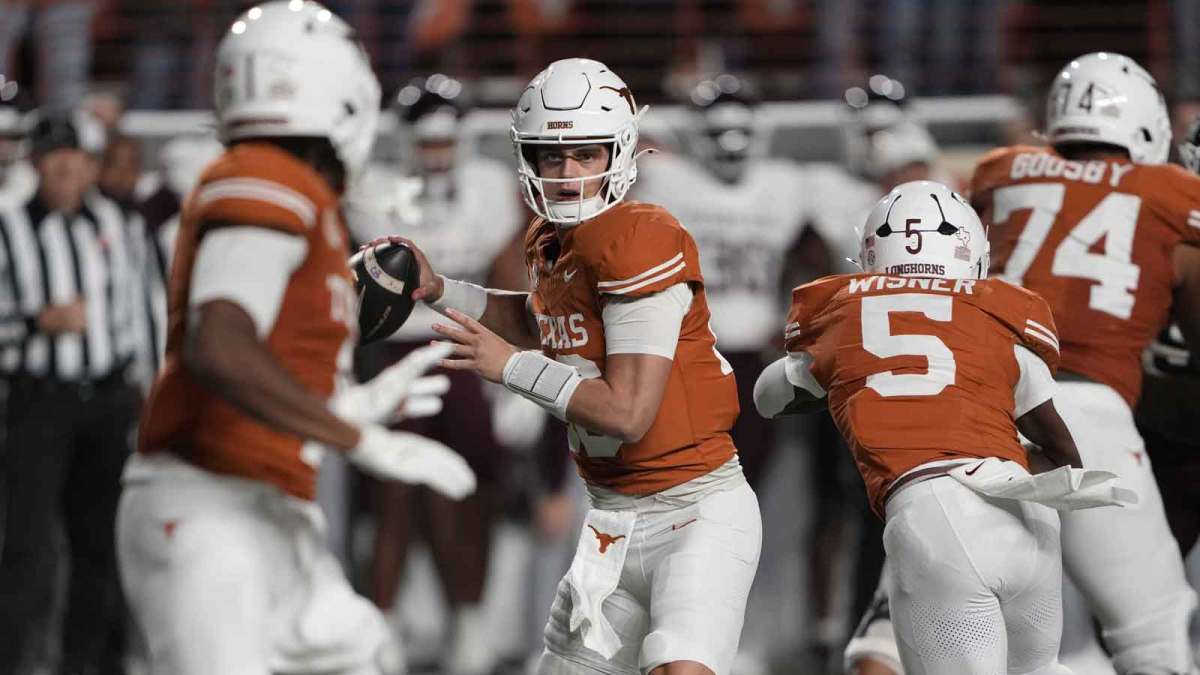 Texas Longhorns quarterback Arch Manning throws a pass during the first half against the Texas A&M Aggies at Darrell K Royal-Texas Memorial Stadium. Mandatory Credit: Scott Wachter-Imagn Images