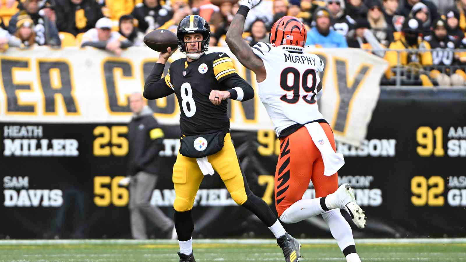 Pittsburgh Steelers quarterback Aaron Rodgers (8) passes the ball against Cincinnati Bengals defensive end Myles Murphy (99) during the first half at Acrisure Stadium. 