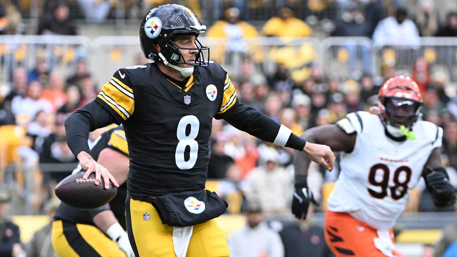 Steelers’ Aaron Rodgers could have a significant wrist injury