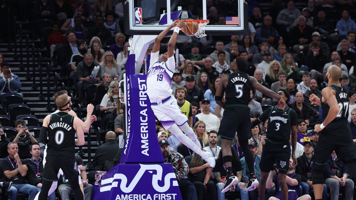Utah Jazz guard Ace Bailey (19) dunks against the Minnesota Timberwolves during the second half at Delta Center.