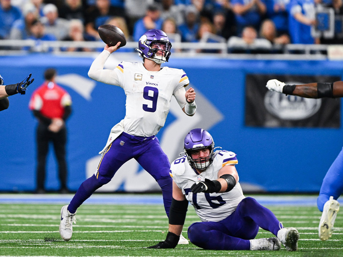 Minnesota Vikings quarterback J.J. McCarthy (9) throws a pass in the second quarter against the Detroit Lions at Ford Field.