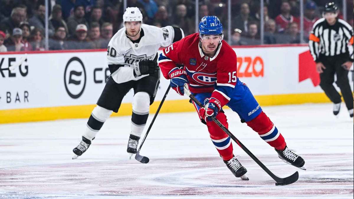 Montreal Canadiens center Alex Newhook (15) plays the puck against Los Angeles Kings right wing Joel Armia (40) during the first period at Bell Centre