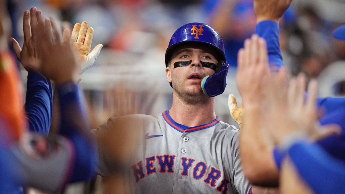 New York Mets first baseman Pete Alonso (20) celebrates his solo home run against the Miami Marlins in the third inning at loanDepot Park.