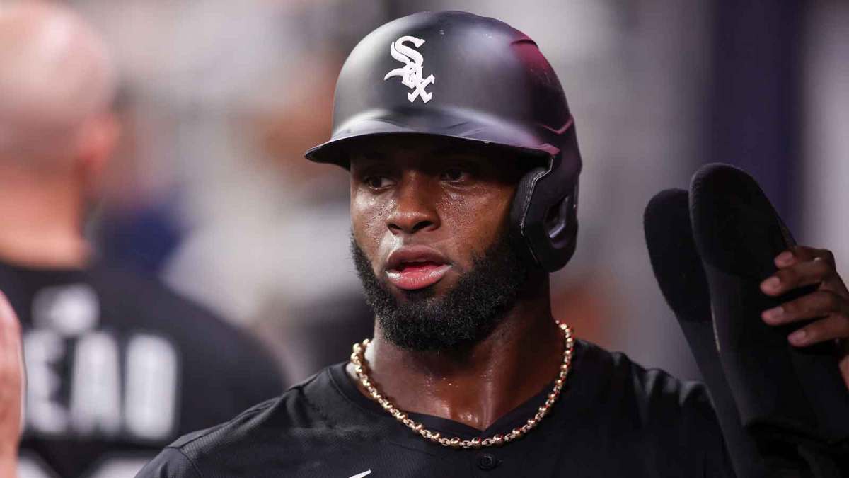Chicago White Sox center fielder Luis Robert Jr. (88) celebrates with teammates after scoring a run against the Atlanta Braves in the eighth inning at Truist Park. Mandatory Credit: Brett Davis-Imagn Images