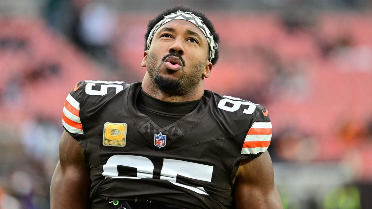 Cleveland Browns defensive end Myles Garrett (95) warms up before a game against the Baltimore Ravens at Huntington Bank Field.