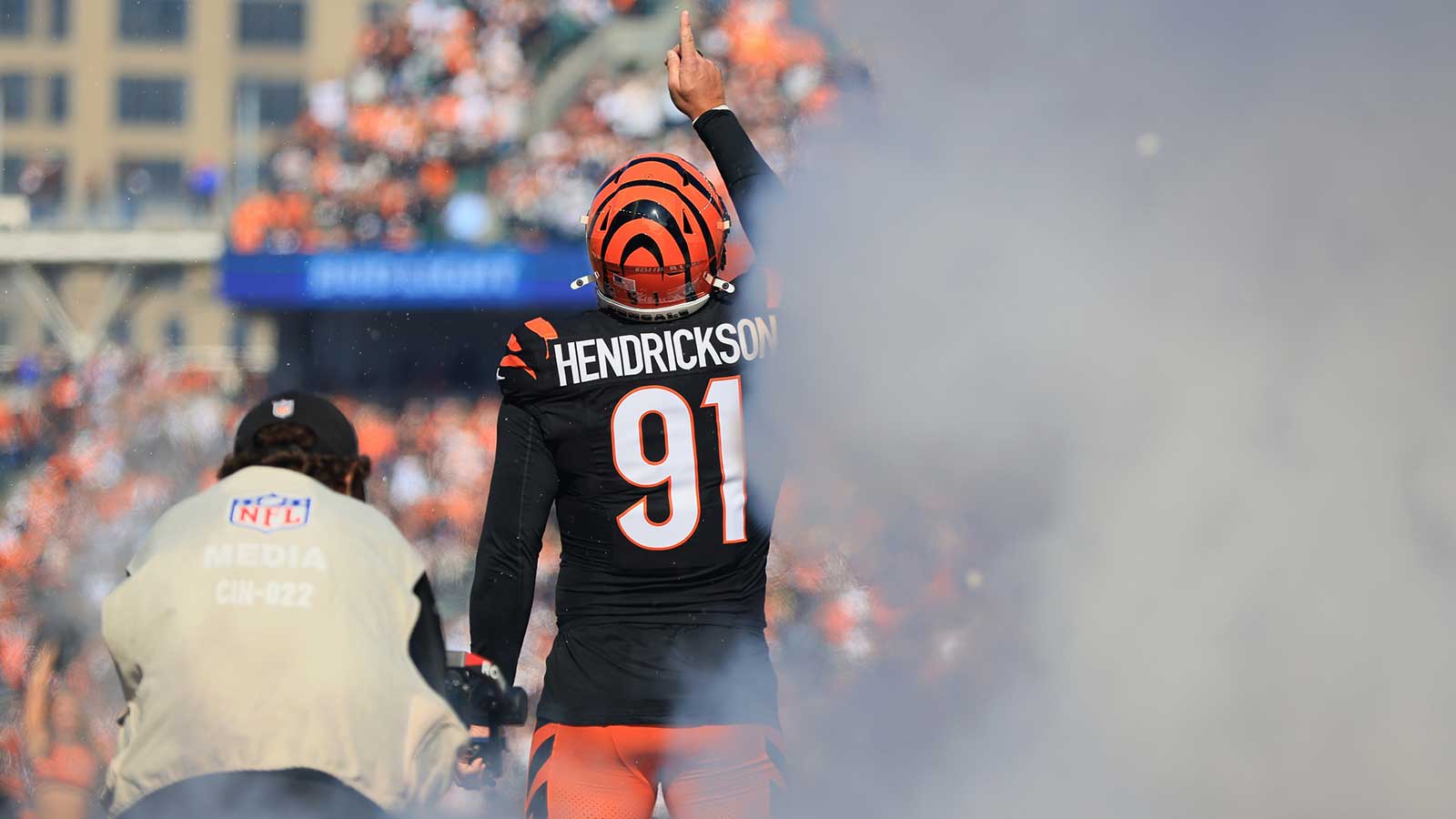 https://wp.clutchpoints.com/wp-content/uploads/2025/11/Bengals-Trey-Hendrickson.jpg