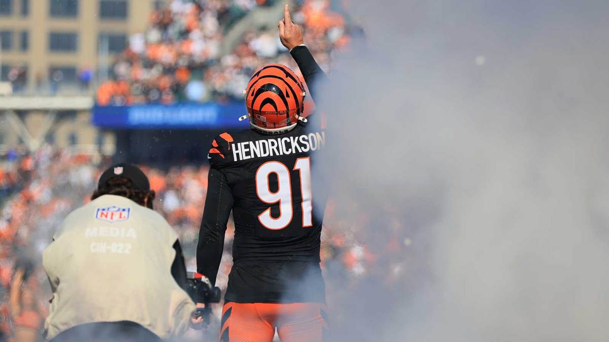 Cincinnati Bengals defensive end Trey Hendrickson (91) runs out to the field before the game against the New York Jets at Paycor Stadium.