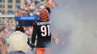 Cincinnati Bengals defensive end Trey Hendrickson (91) runs out to the field before the game against the New York Jets at Paycor Stadium.