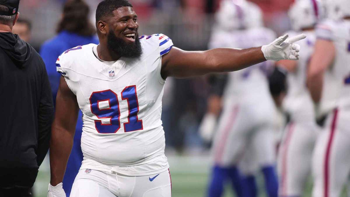 Buffalo Bills defensive tackle Ed Oliver (91) warms up prior to a game against the Atlanta Falcons at Mercedes-Benz Stadium.