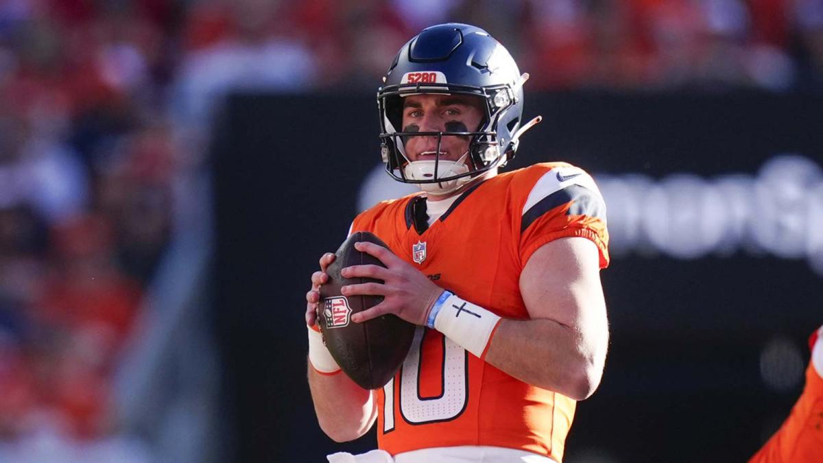 Denver Broncos quarterback Bo Nix (10) looks to pass during the first quarter of the game against the Kansas City Chiefs at Empower Field at Mile High.