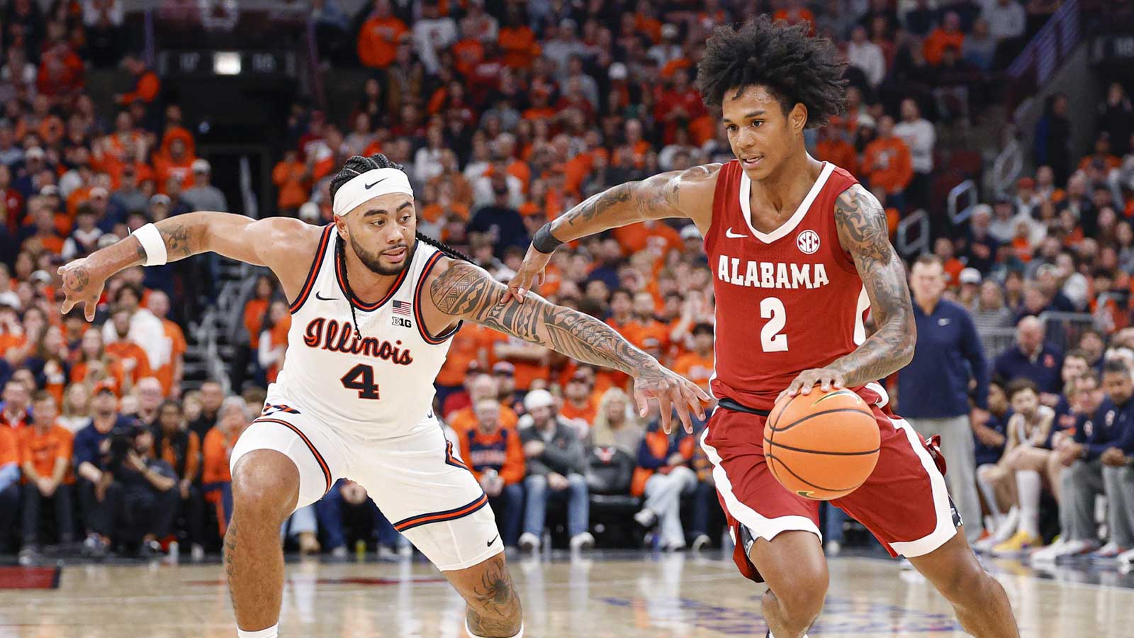 Alabama Crimson Tide guard Aden Holloway (2) drives to the basket against Illinois Fighting Illini guard Kylan Boswell (4) during the second half at United Center.