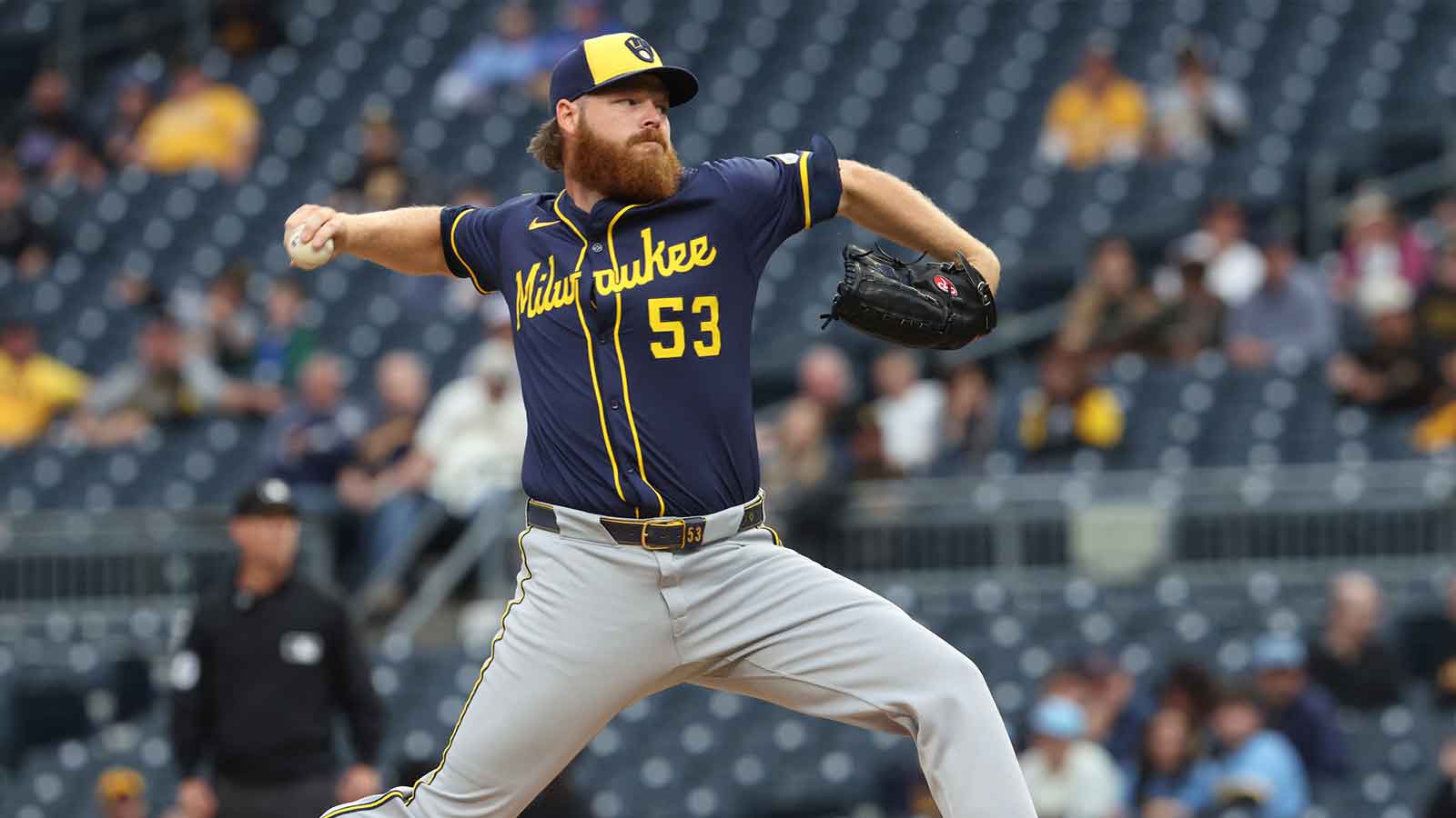 Brandon Woodruff accepts qualifying offer from Brewers
