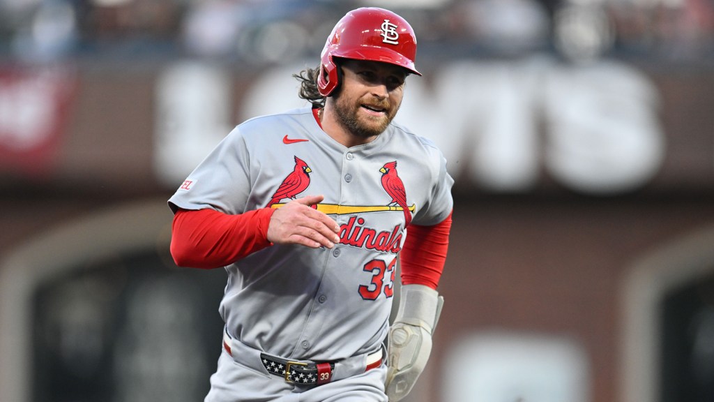 St. Louis Cardinals second baseman Brendan Donovan (33) runs to third base against the San Francisco Giants during the first inning at Oracle Park.