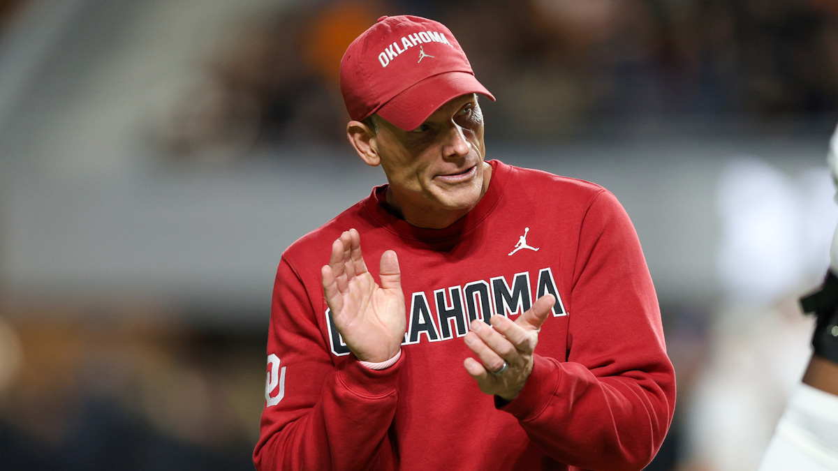 Oklahoma Sooners head coach Brent Venables before the game against the Tennessee Volunteers at Neyland Stadium. 