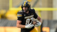 Missouri Tigers tight end Brett Norfleet (87) runs with the ball during the second half against the Kansas Jayhawks at Faurot Field at Memorial Stadium.