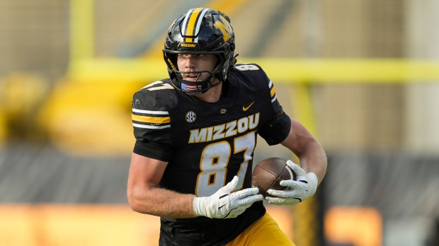 Missouri Tigers tight end Brett Norfleet (87) runs with the ball during the second half against the Kansas Jayhawks at Faurot Field at Memorial Stadium.