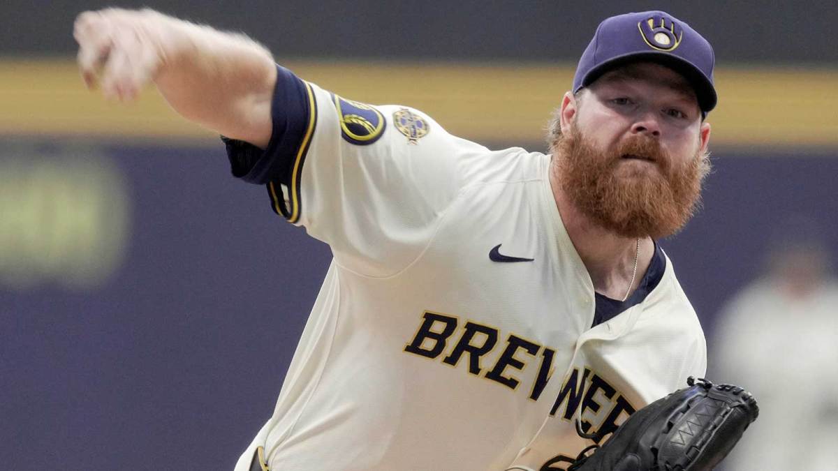 Brandon Woodruff returns as the Milwaukee Brewers weigh a possible Freddy Peralta trade amid MLB Free Agency questions and rising pressure.