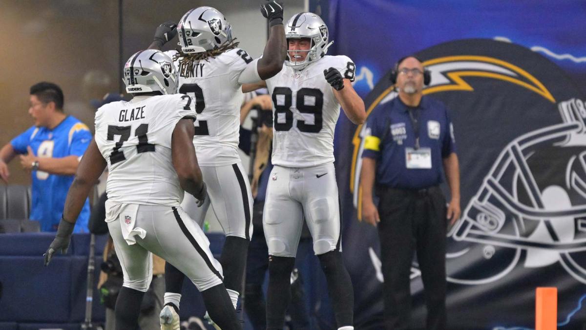 Las Vegas Raiders tight end Brock Bowers (89) reacts after a touchdown against the Los Angeles Chargers during the second half at SoFi Stadium.