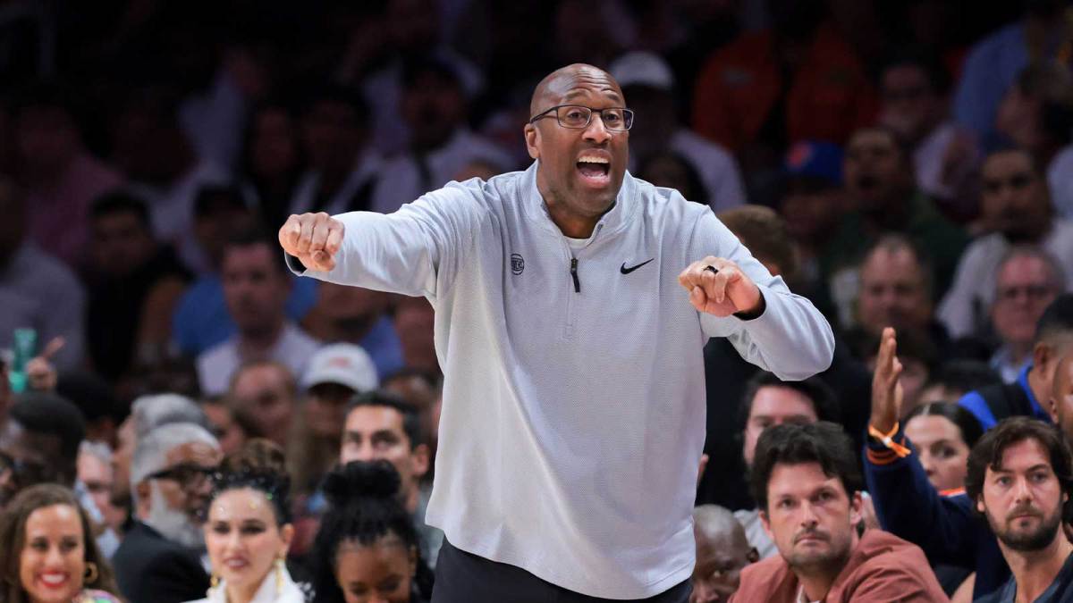 New York Knicks head coach Mike Brown yells to his team during the first quarter against the Dallas Mavericks at the American Airlines Center.