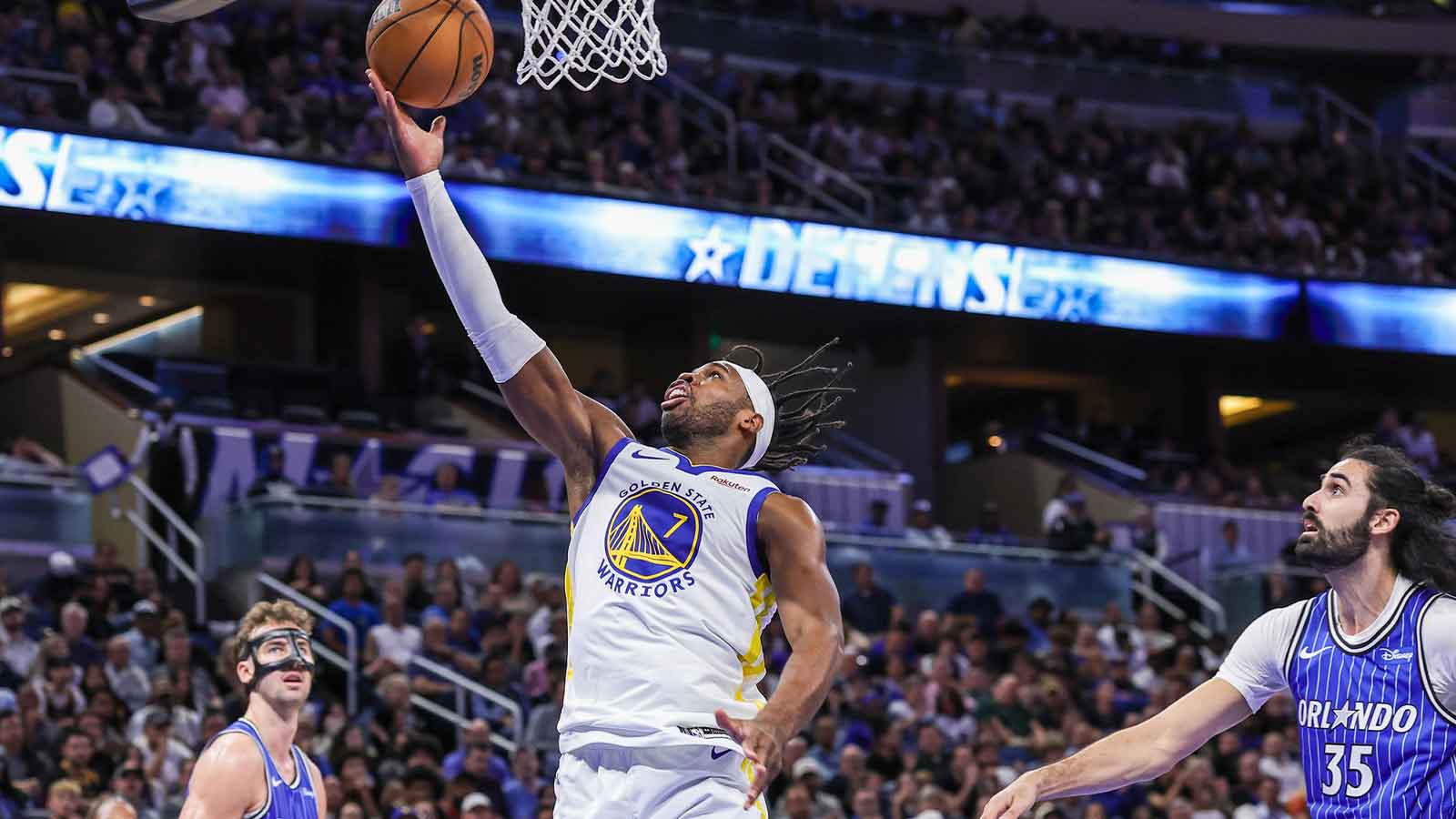 Golden State Warriors guard Buddy Hield (7) goes to the basket during the second half against the Orlando Magic at Kia Center.