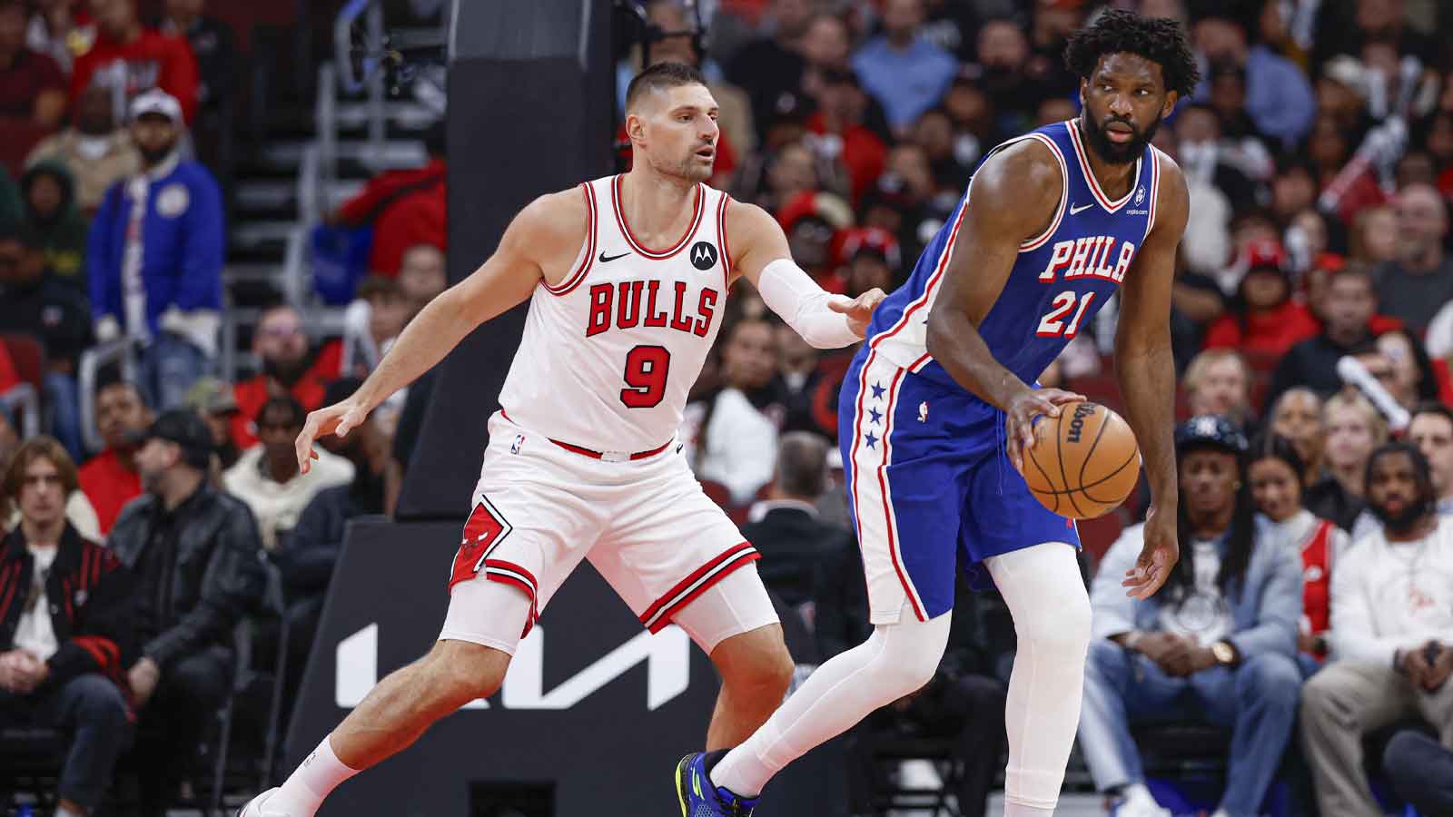 Bulls center Nikola Vucevic (9) defends