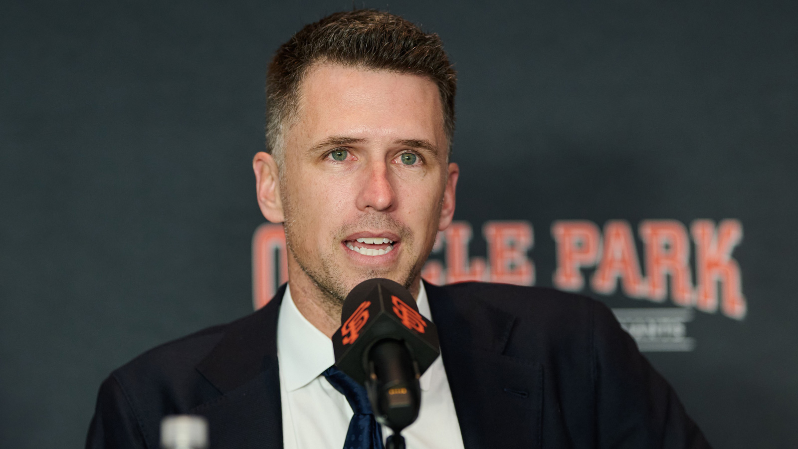 Giants DFAs catcher due to Marlins trade