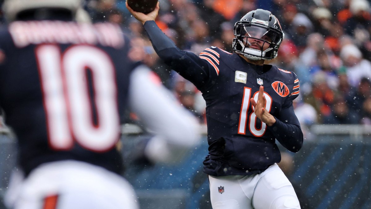 Chicago Bears quarterback Caleb Williams (18) drops back to pass against the New York Giants during the first half at Soldier Field.