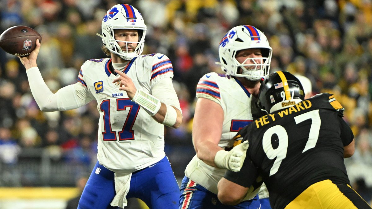 Buffalo Bills quarterback Josh Allen (17) looks to pass during the third quarter against the Pittsburgh Steelers at Acrisure Stadium.
