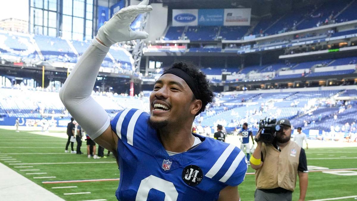 Indianapolis Colts safety Camryn Bynum (0) celebrates a win following a game against the Miami Dolphins on Sunday, Sept. 7, 2025, at Lucas Oil Stadium in Indianapolis. The Colts defeated the Dolphins 33-8.