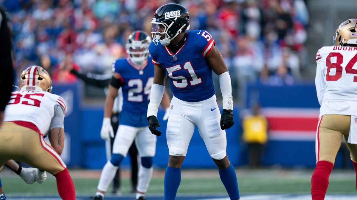 New York Giants linebacker Abdul Carter (51) gets ready for a play during a week 9 game between New York Giants and San Francisco 49ers at MetLife Stadium on Sunday, Nov. 2, 2025.