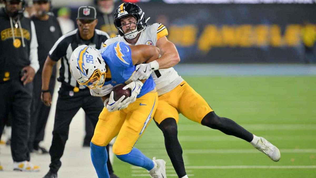 Pittsburgh Steelers linebacker Payton Wilson (41) forces Los Angeles Chargers tight end Oronde Gadsden II (86) out of bounds during the second quarter of the game at SoFi Stadium.