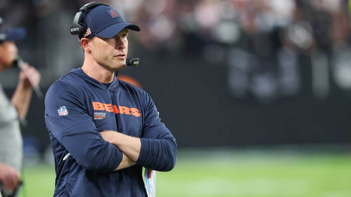 Chicago Bears head coach Ben Johnson looks on from the sideline during the second half against the Las Vegas Raiders at Allegiant Stadium.