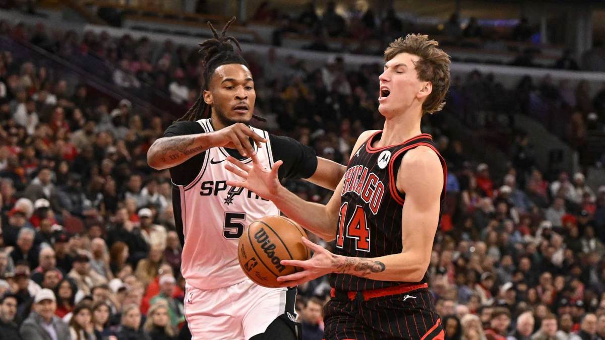 Nov 10, 2025; Chicago, Illinois, USA; Chicago Bulls forward Matas Buzelis (14) is fouled by San Antonio Spurs guard Stephon Castle (5) during the first half at United Center. Mandatory Credit: Matt Marton-Imagn Images