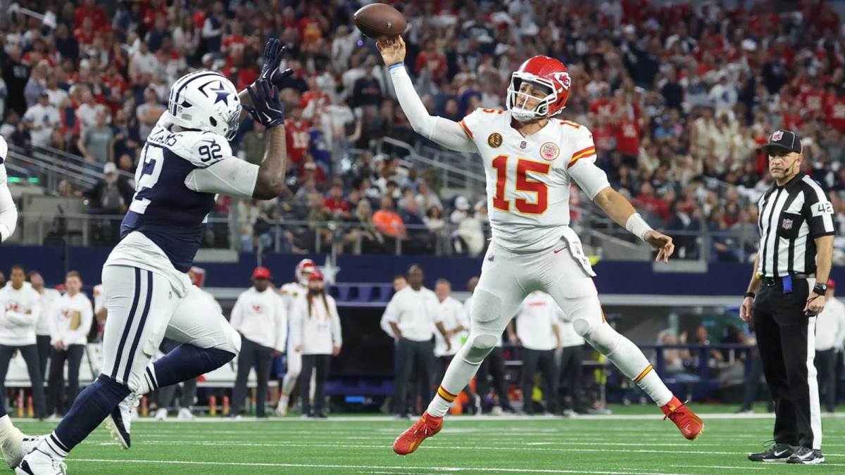 Kansas City Chiefs quarterback Patrick Mahomes (15) throws a pass for a touchdown against Dallas Cowboys defensive tackle Quinnen Williams (92) during the fourth quarter at AT&T Stadium.