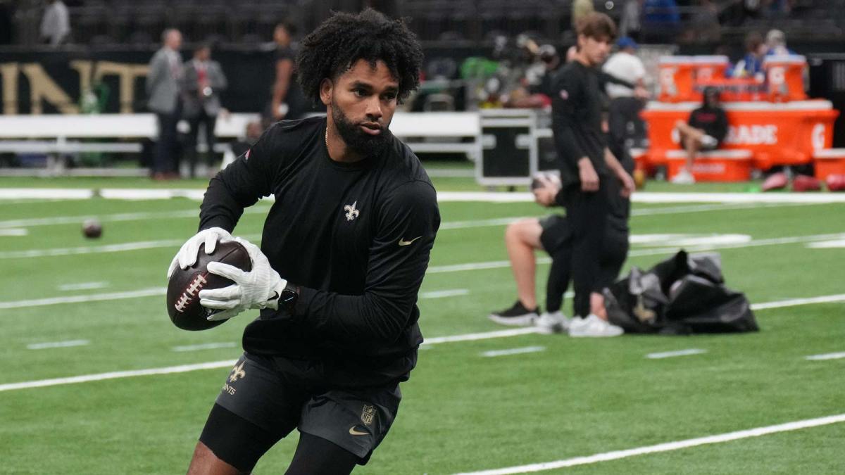 New Orleans Saints wide receiver Chris Olave (12) warms up prior to a game against the Atlanta Falcons at Caesars Superdome. Mandatory Credit: Matthew Hinton-Imagn Images